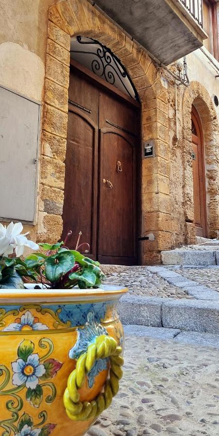Dimora Ventimiglia Apartment เชฟาลู ภายนอก รูปภาพ