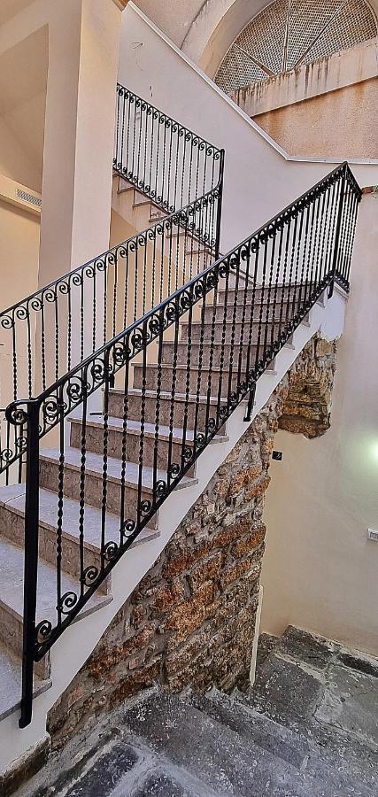 Dimora Ventimiglia Apartment เชฟาลู ภายนอก รูปภาพ