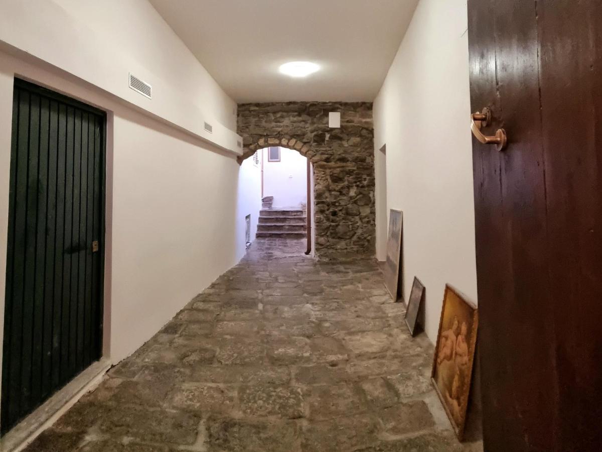 Dimora Ventimiglia Apartment เชฟาลู ภายนอก รูปภาพ